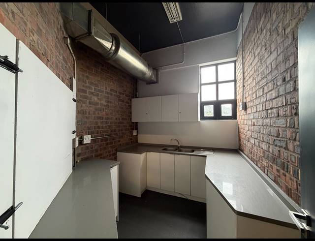 112M² BUILDING TO LET IN SALT RIVER